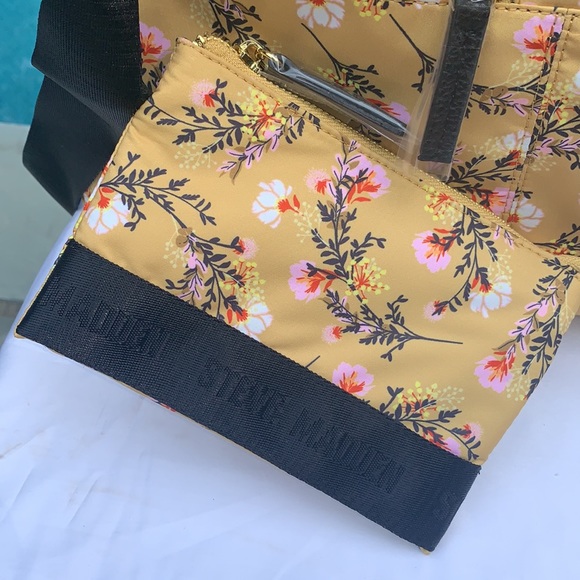 New Steve Madden Tote with Purse - Picture 7 of 16